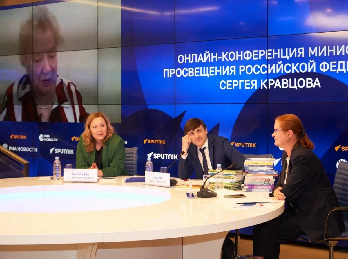 Сергей Кравцов дал старт акции «Спасибо учителю»